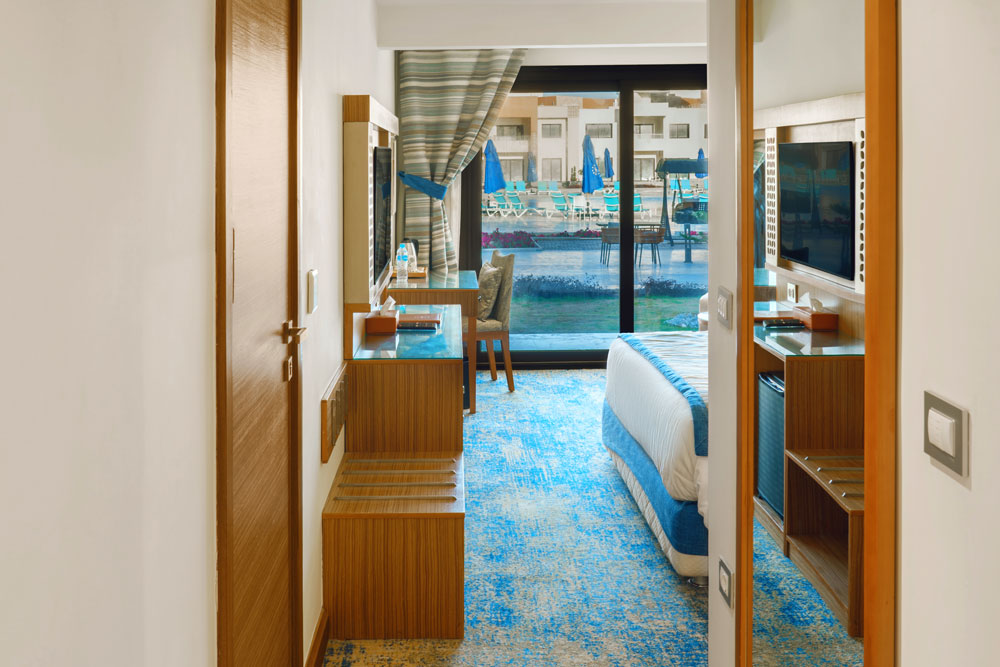 Double or twin room with pool view
